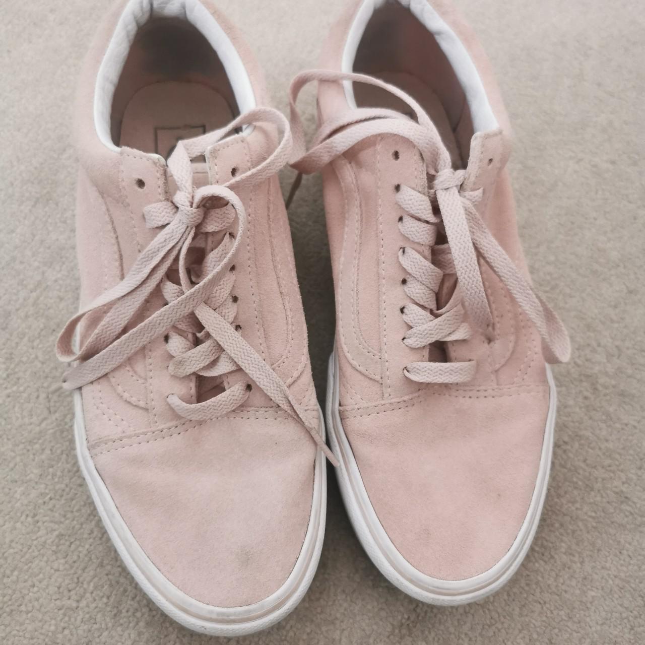 Pink suede 2025 platform vans