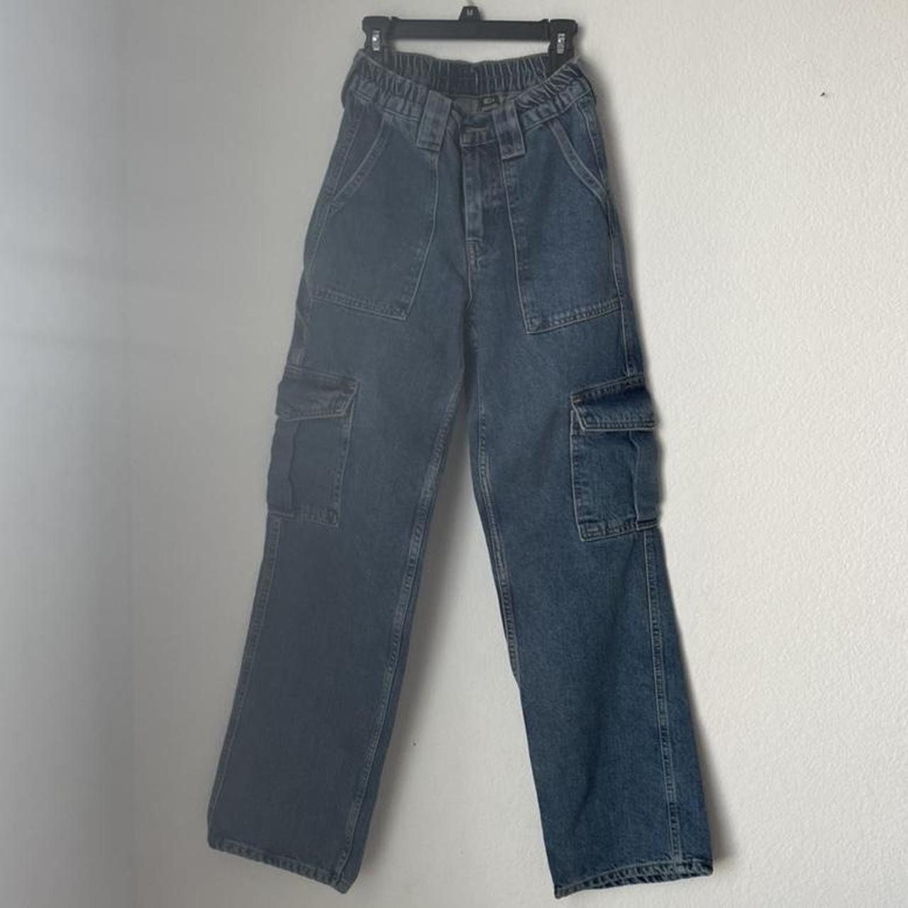 Y2K style cargo jeans. Super cute just not really my... - Depop
