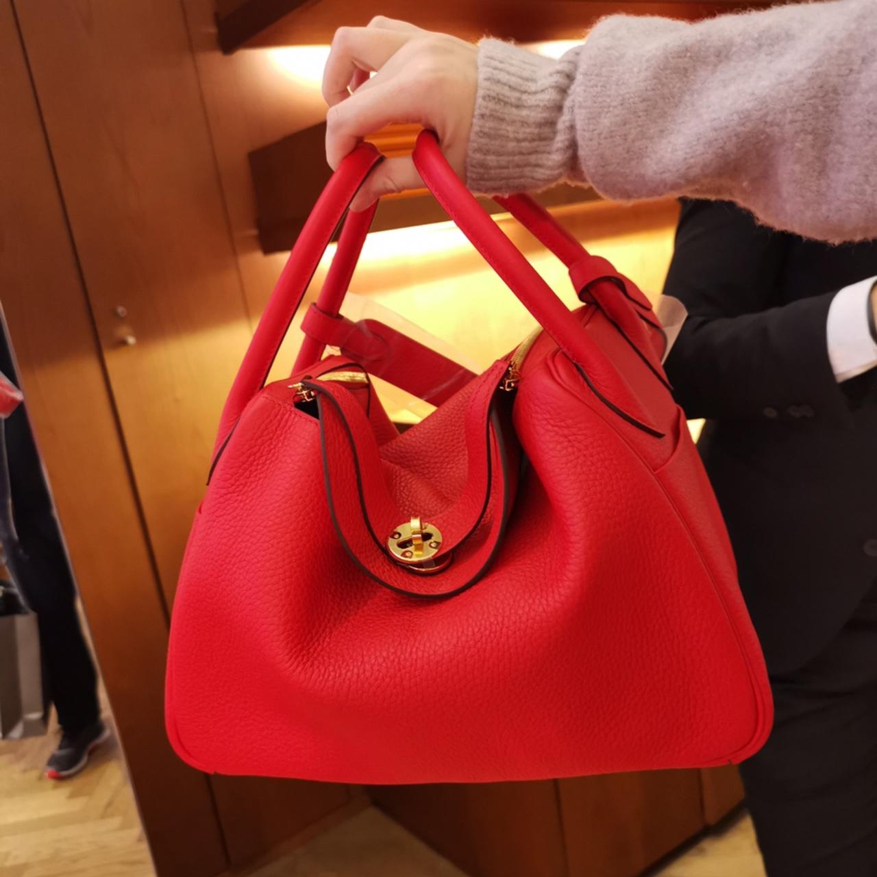 X 上的jsy fashion：「[JESSTAGRAM] 170525  HERMES: Lindy  30 Satchel Bag (Red), $7,680  #JessicaJung   / X