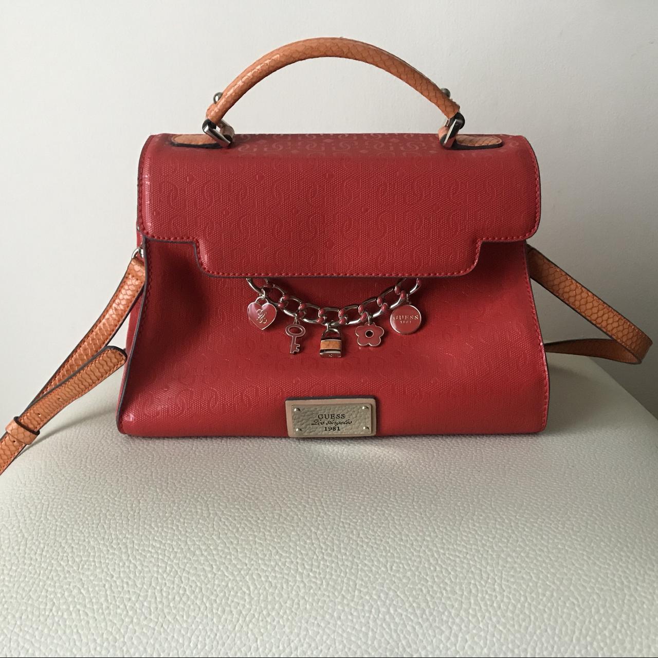 Borsa GUESS color corallo, capiente,dotata Depop