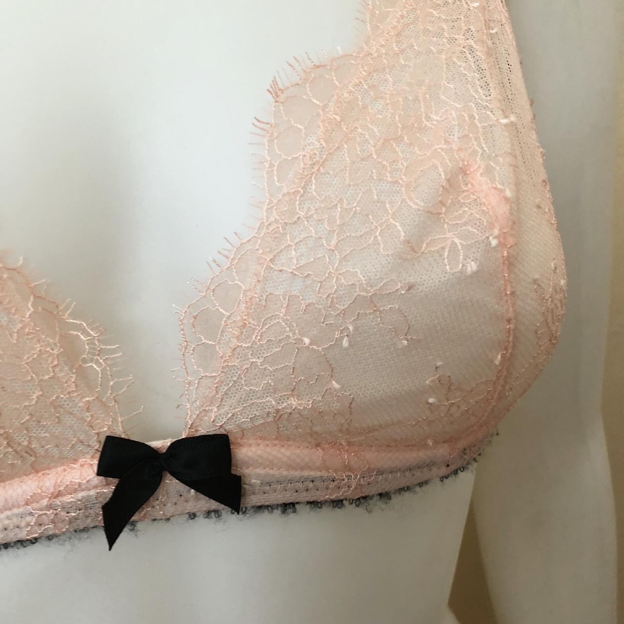 🌸NWT Victoria's Secret lace bra with underwire and - Depop