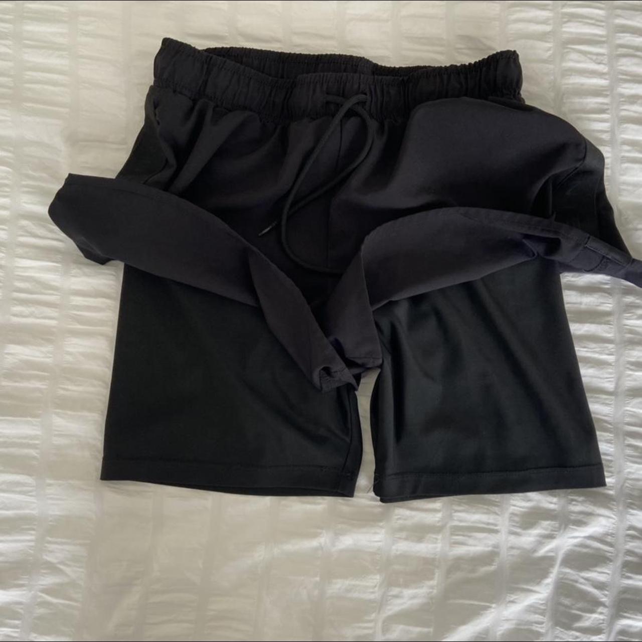 IKEA Women's Black and Grey Shorts (2)