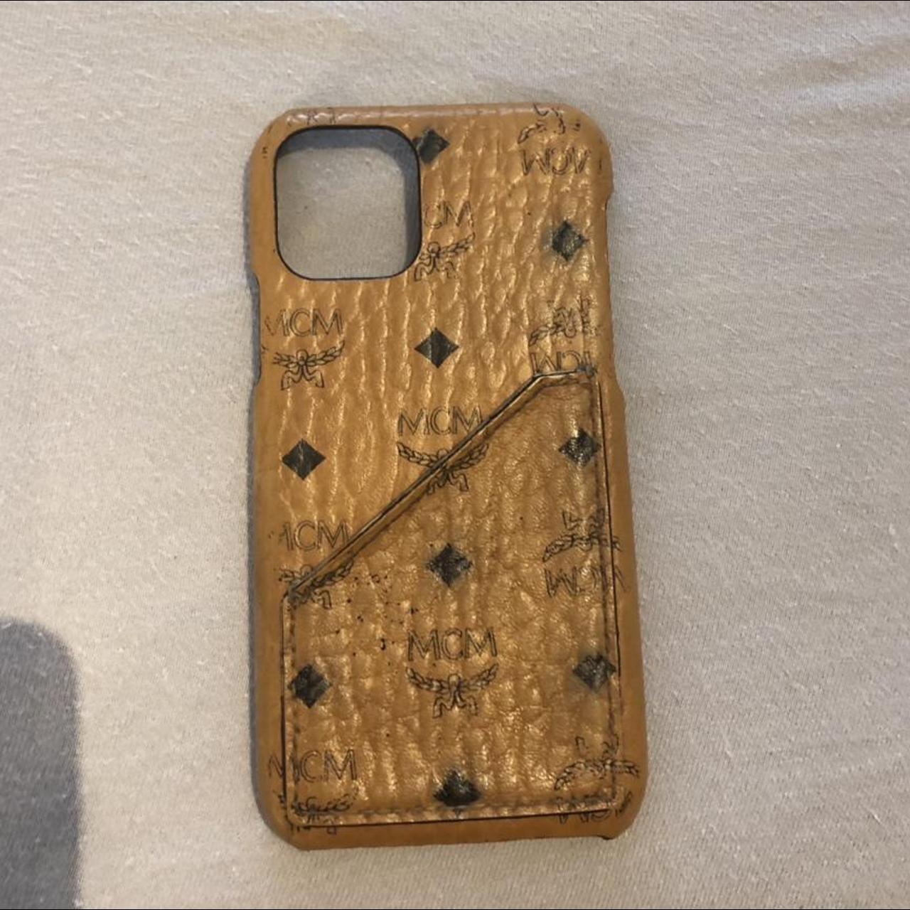新品箱付きMCM iPhone 11 pro MAXスマホケース 携帯ケース 金 Mcm iphone 11 pro max case
