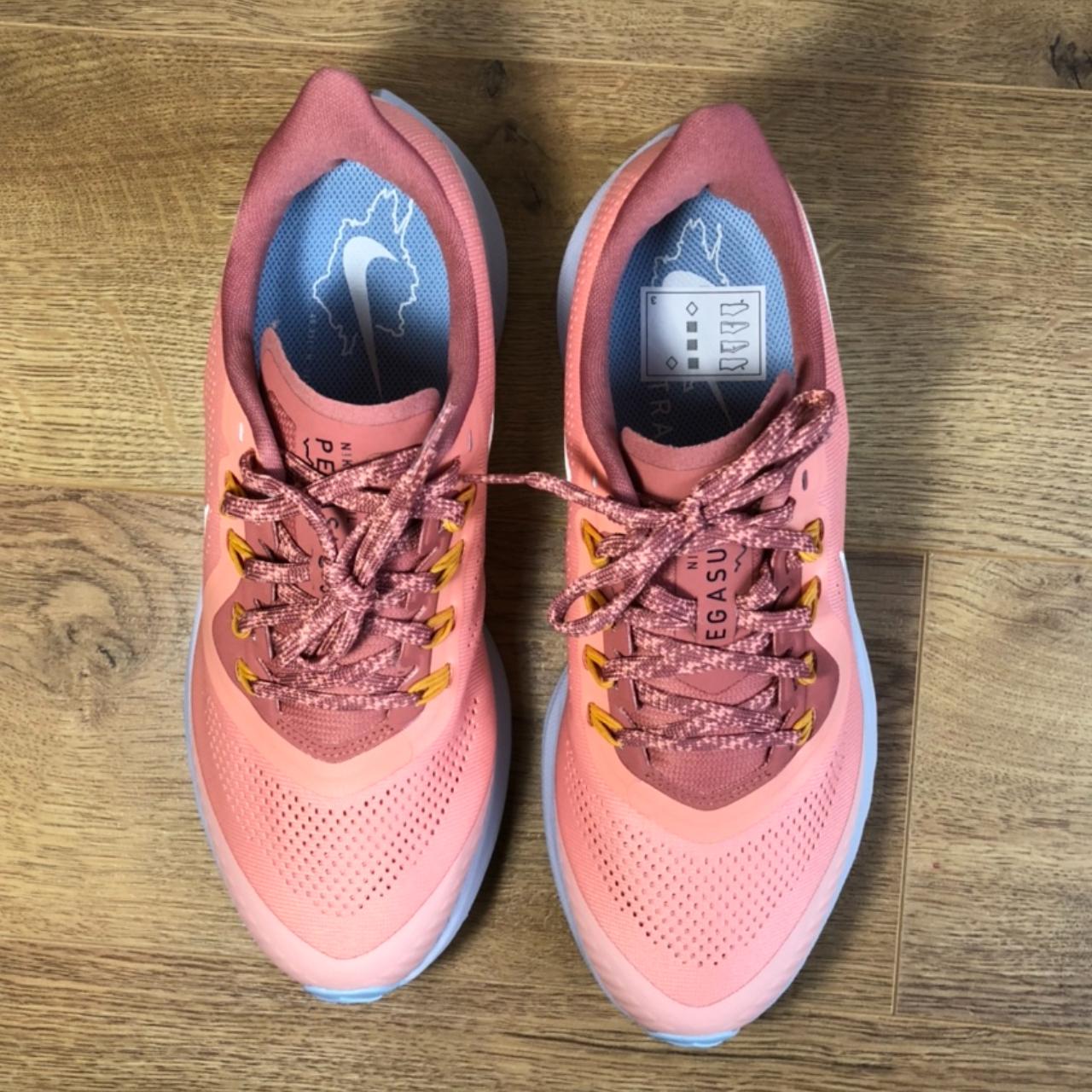 Running pegasus 36 shop trail trainers in pink