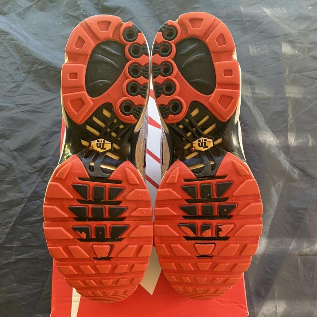 nike tn bloodshot