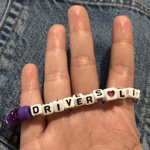 trading bracelets at olivia rodrigo｜TikTok Search