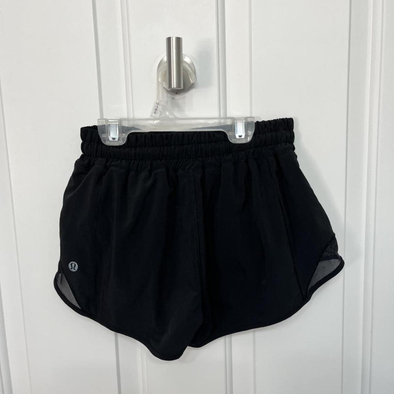 Lululemon hotty hot shorts 2.5 in low rise, black