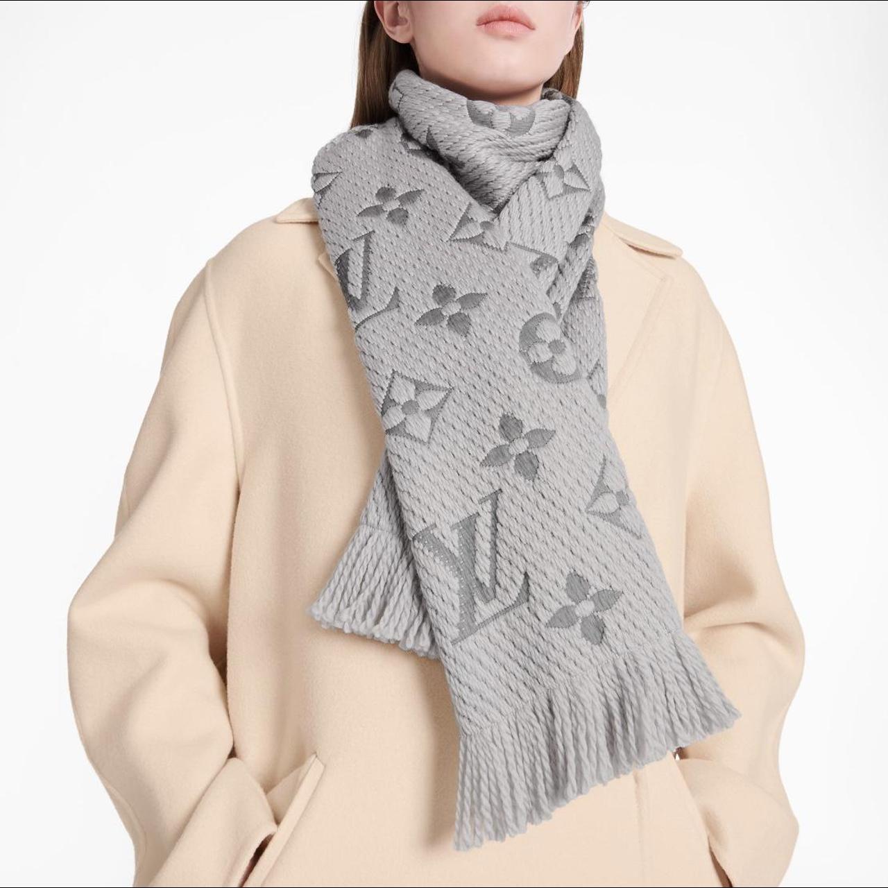 Grey louis-vuitton-scarf - Depop