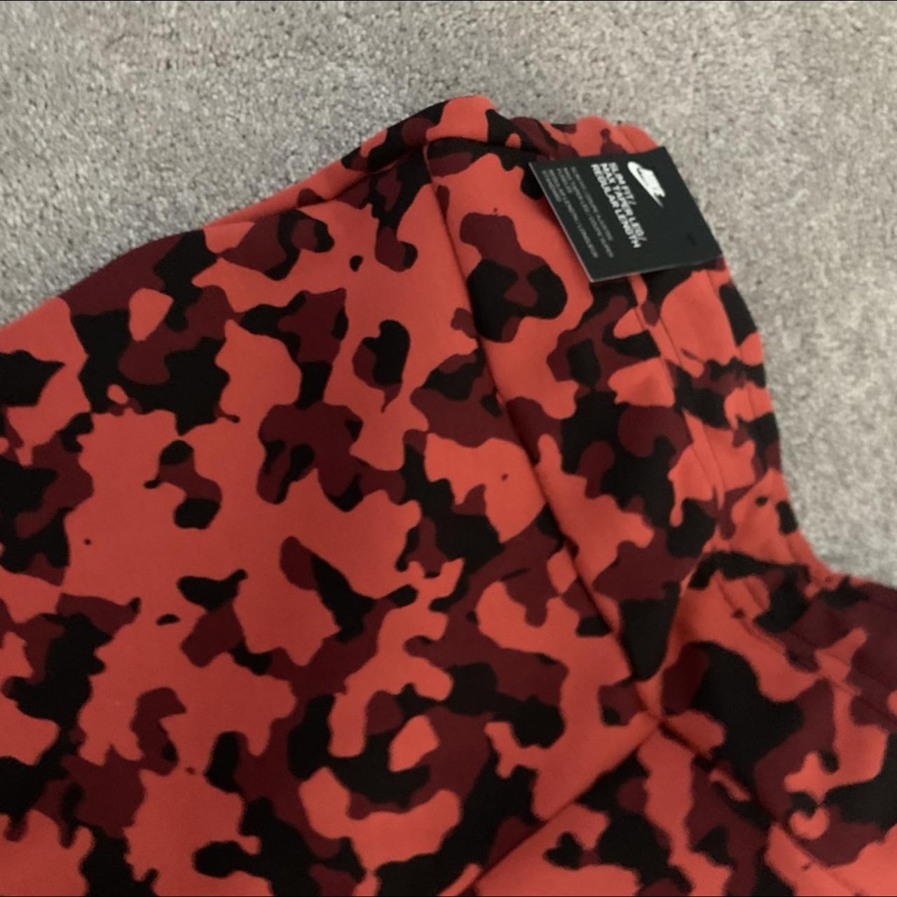 Nike red clearance camo joggers