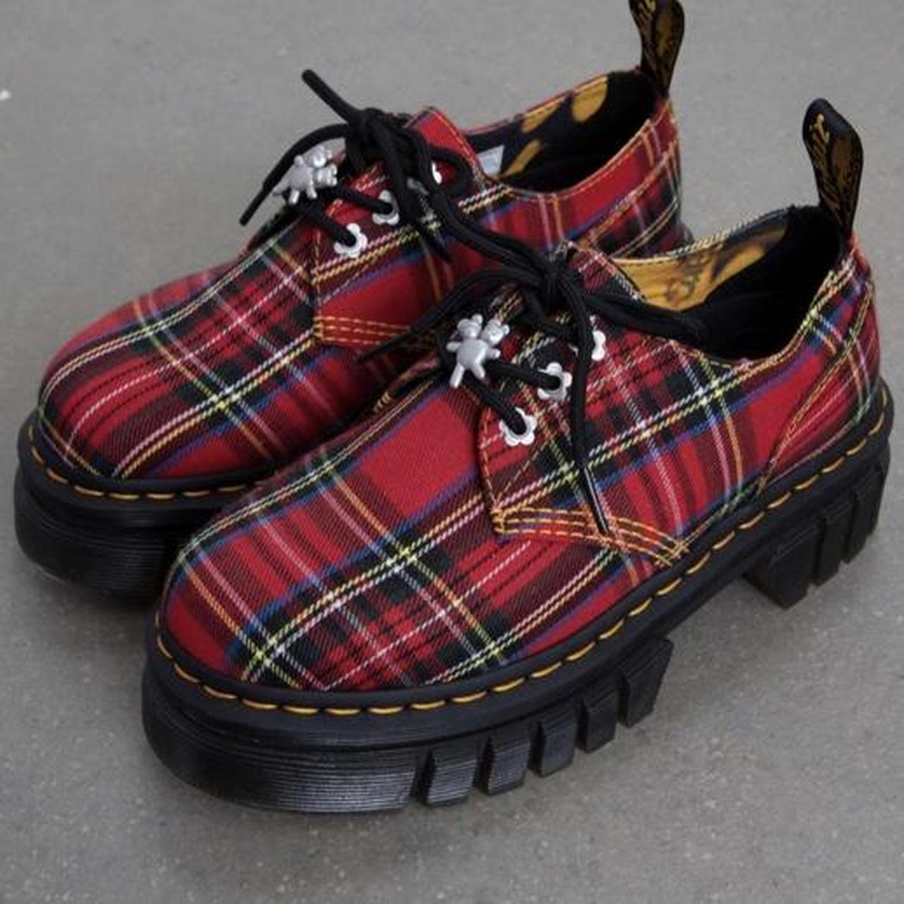 Dr martens plaid best sale