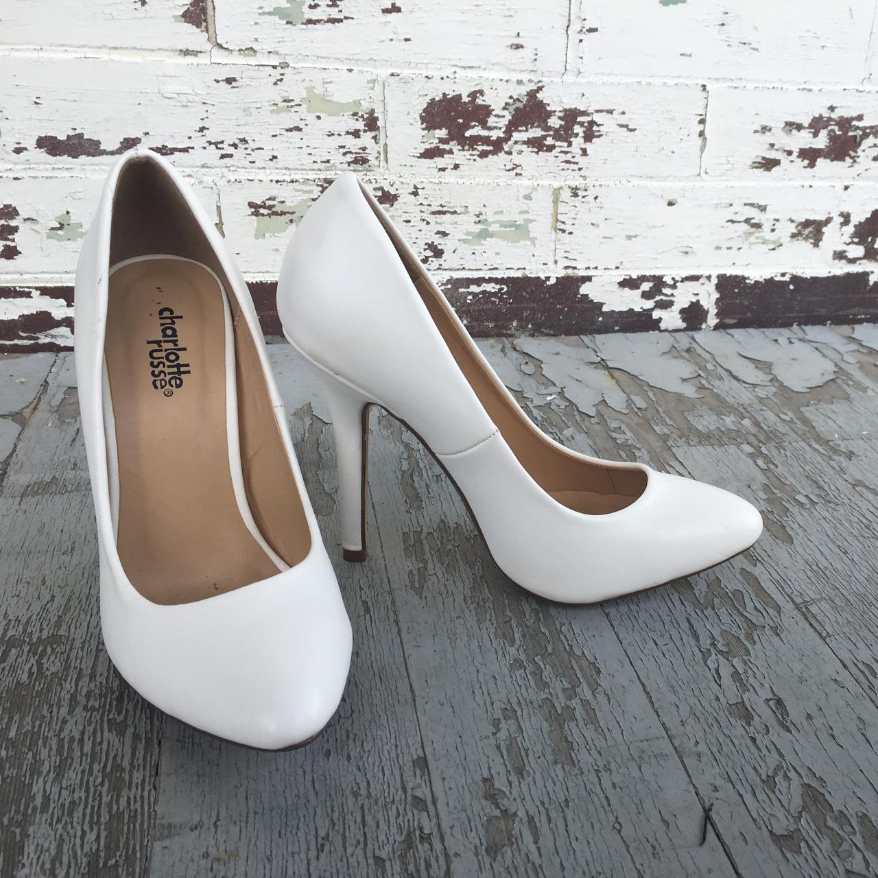 Ariana grande hot sale white pumps