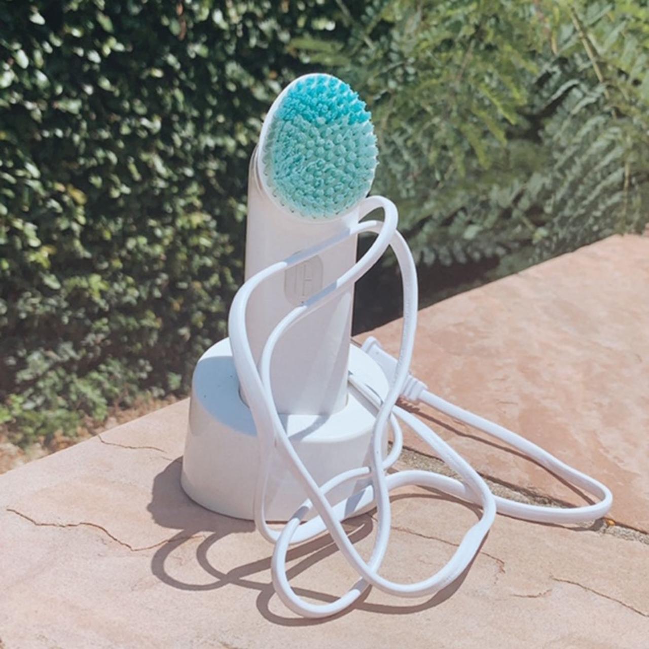 Clinique Sonic System can replace brush heads... Depop