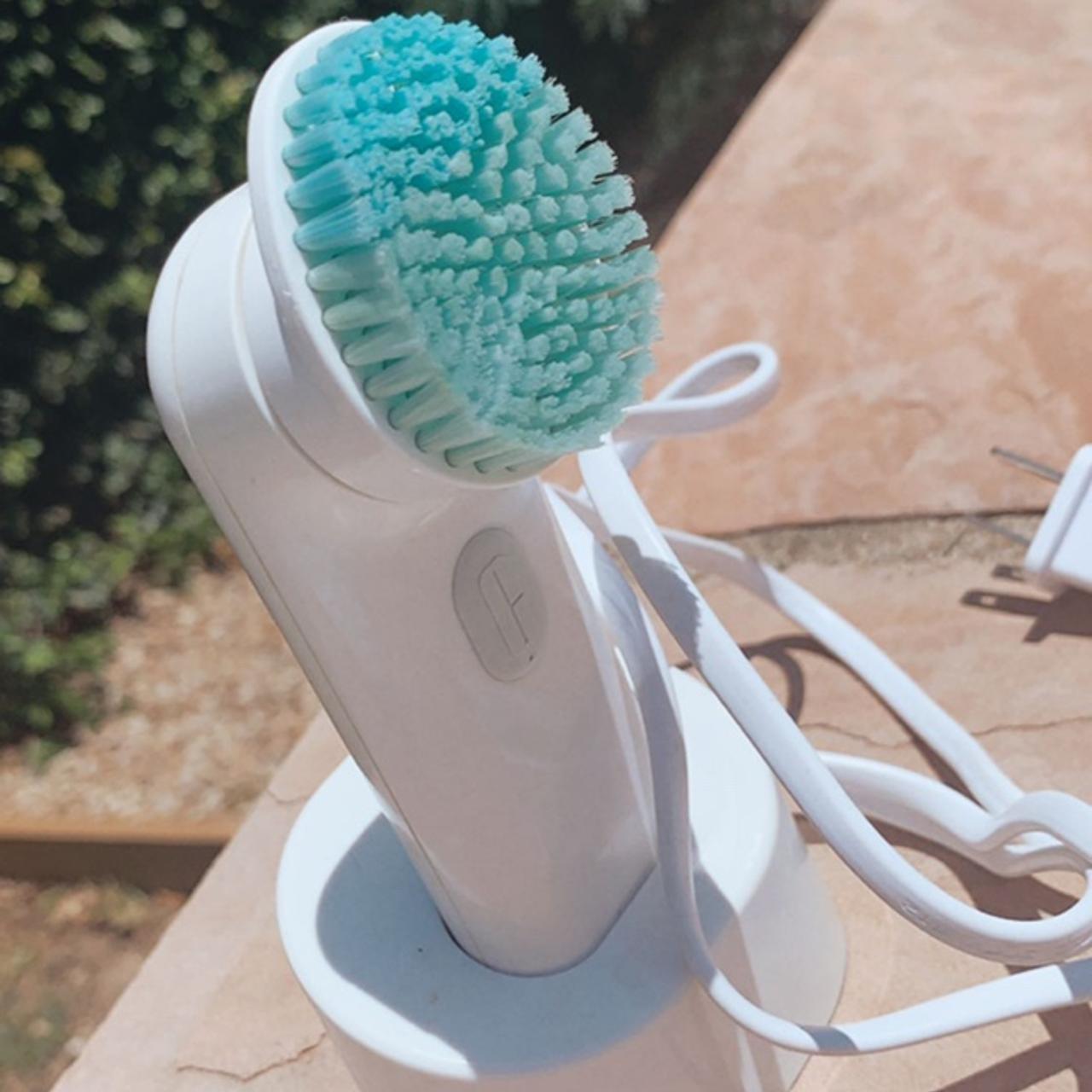 Clinique Sonic System can replace brush heads... Depop