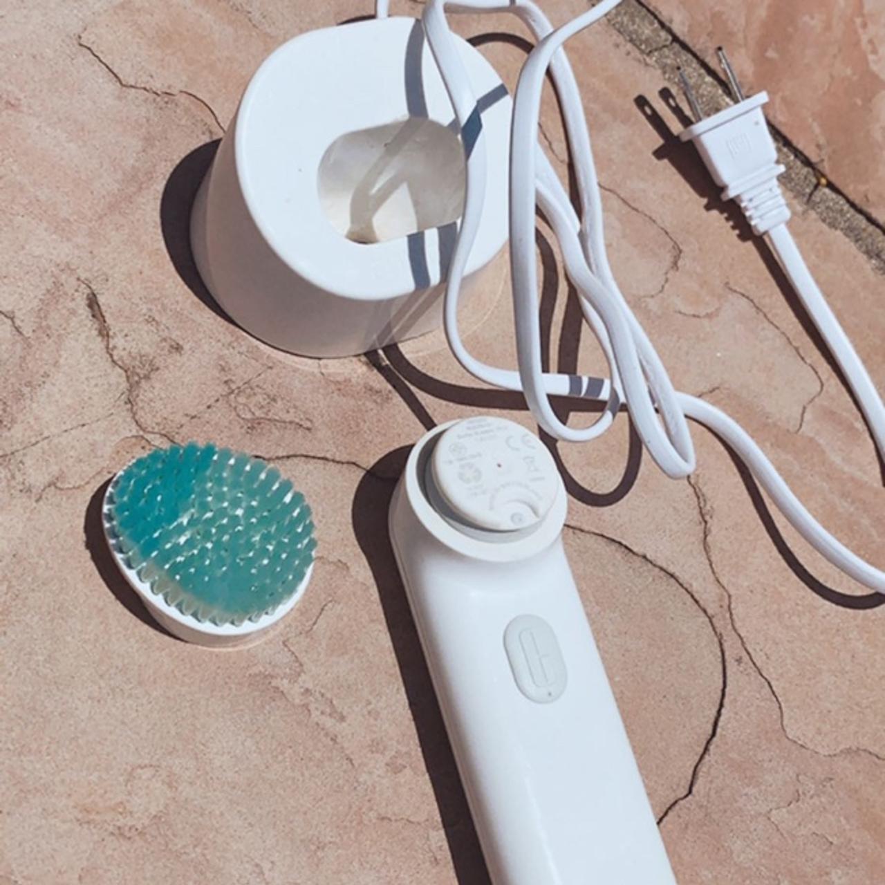 Clinique Sonic System can replace brush heads... Depop