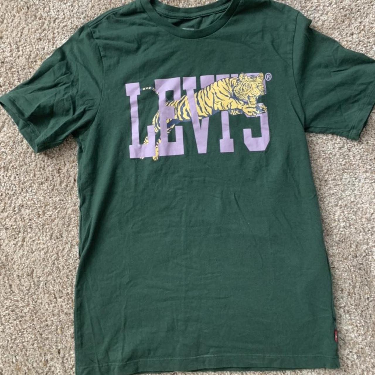 green levis tiger tee size xs fits xs s no flaws