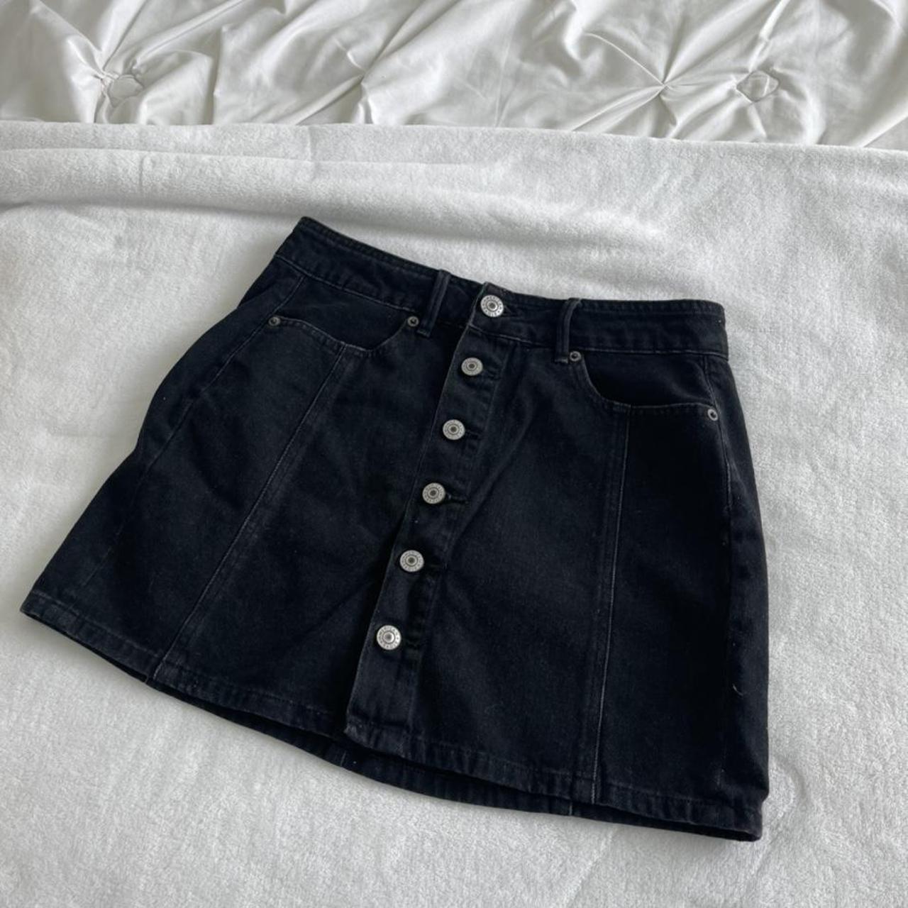 American Eagle Outfitters Women s Black Skirt Depop