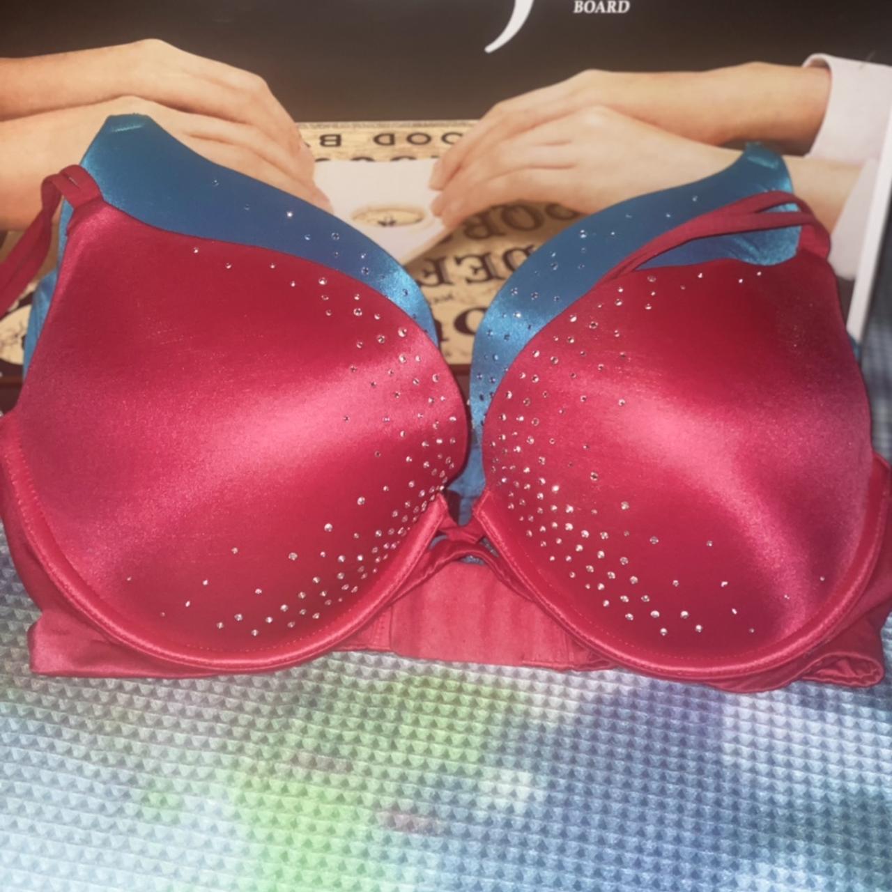 Victoria's Secret very sexy push up bra size 32DD. - Depop