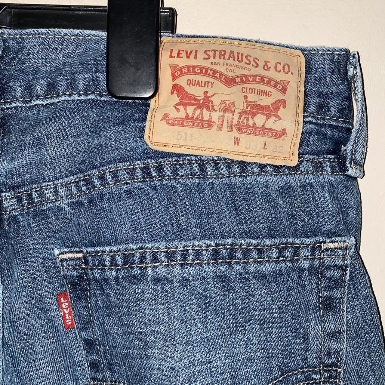 Vintage mens straight fit Levi jeans W33 L32. In... - Depop