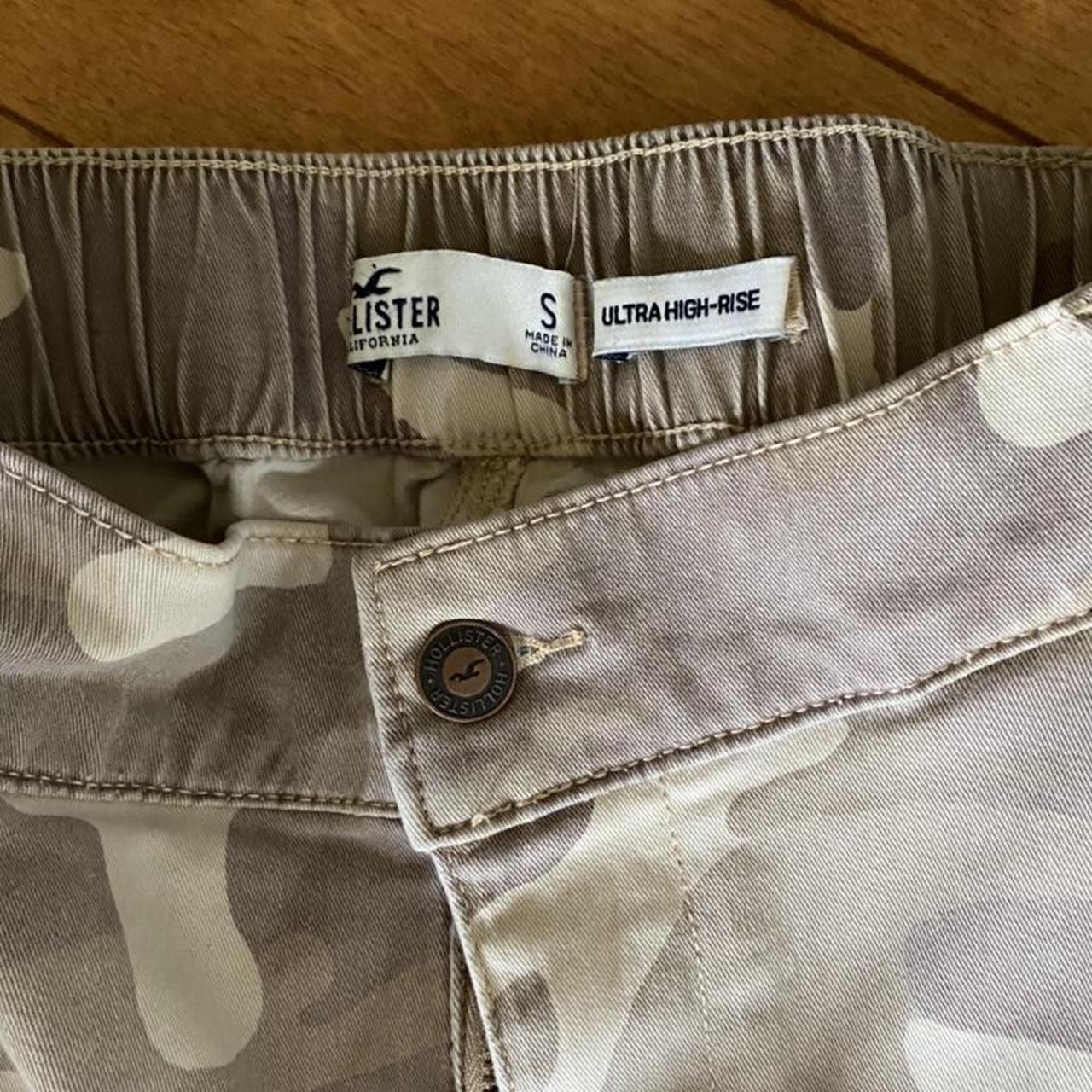 Hollister Camo cargo pants, thick material, good - Depop