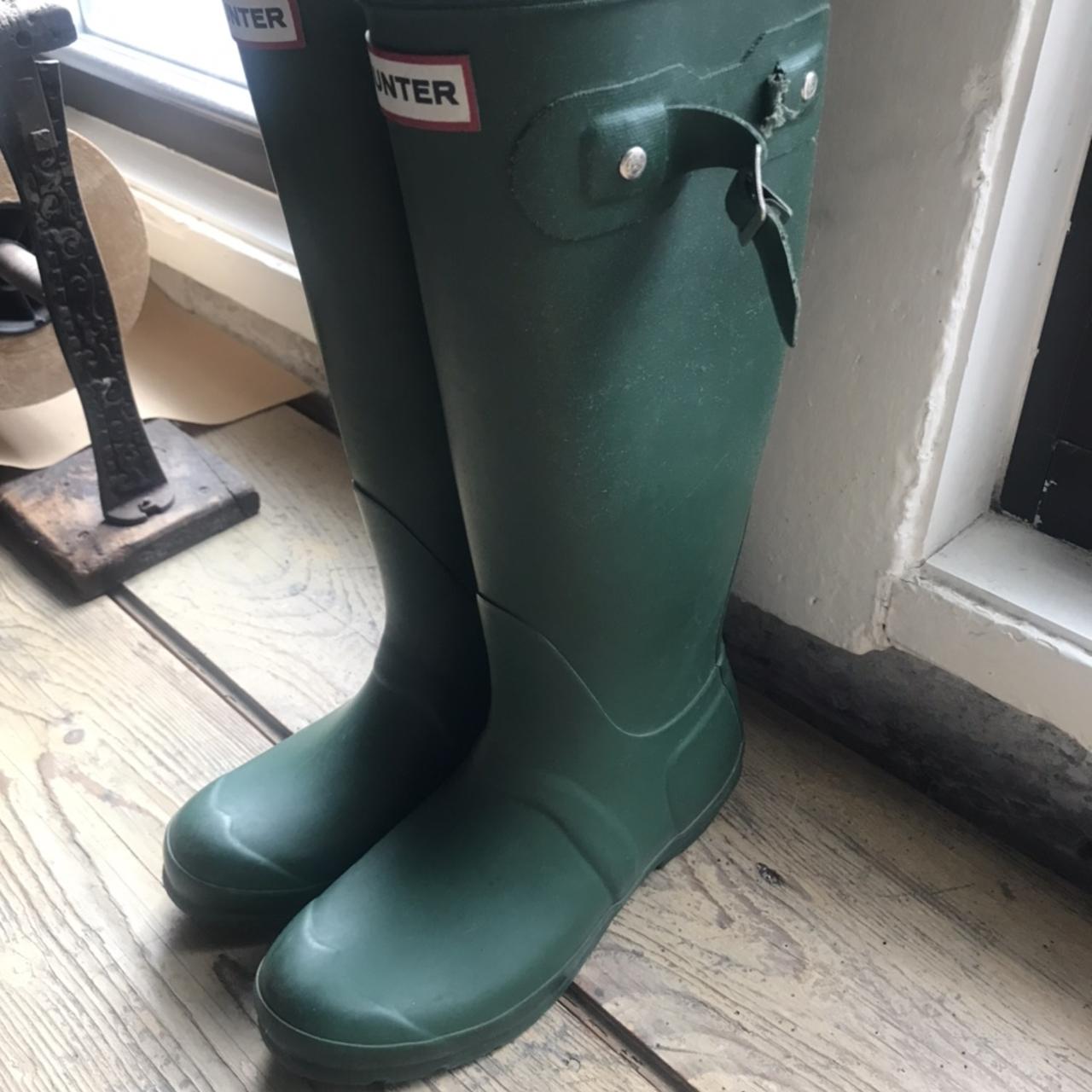 Hunter green rain boots! Size women’s 7. As you can... - Depop