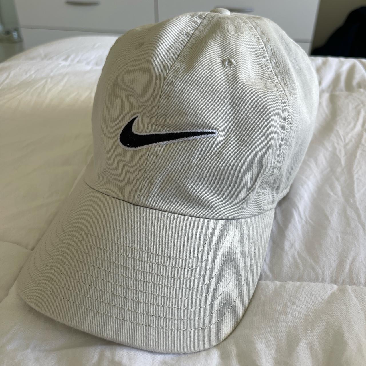 Nike Women's Hat | Depop