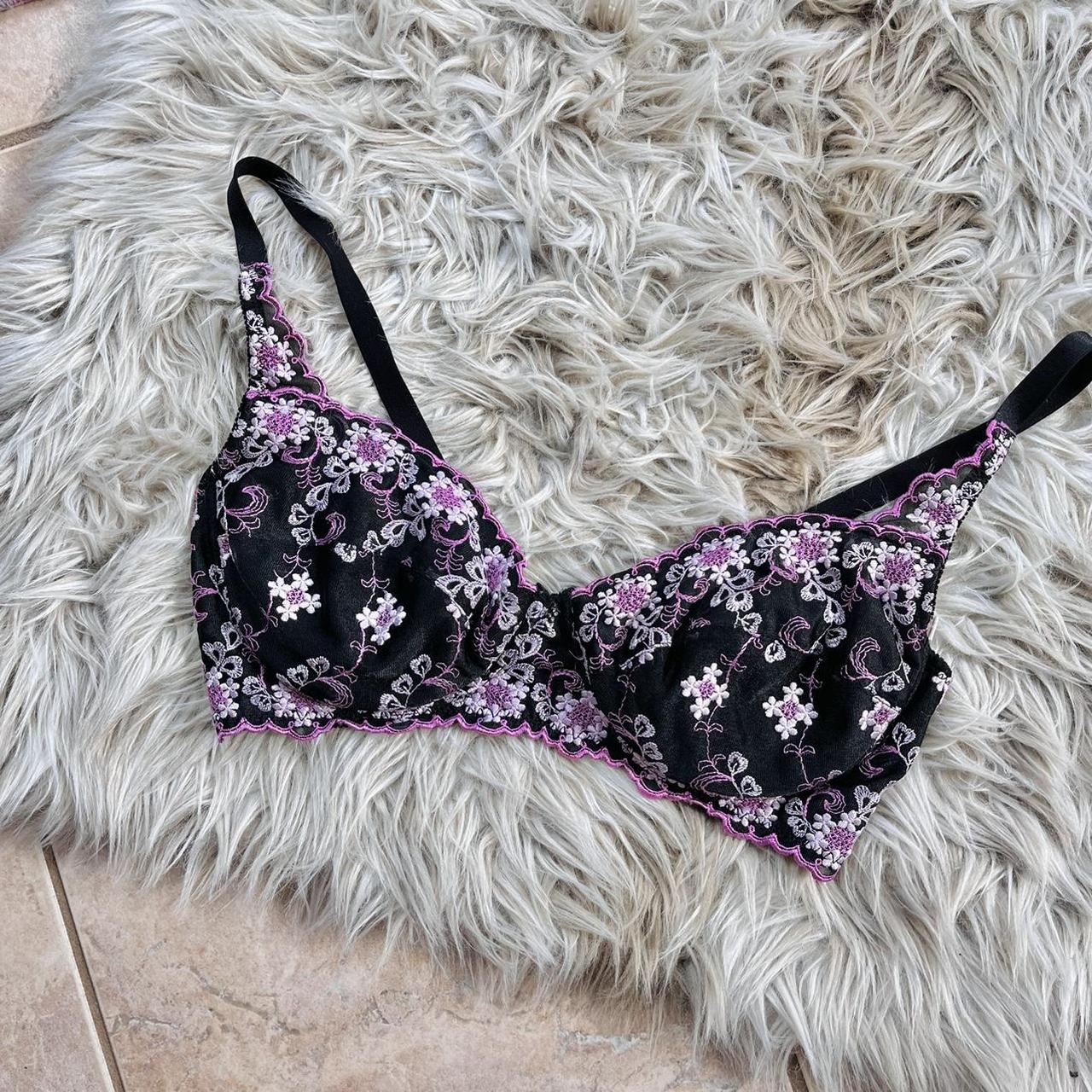 This lacy hot pink Fredericks of Hollywood bra is - Depop
