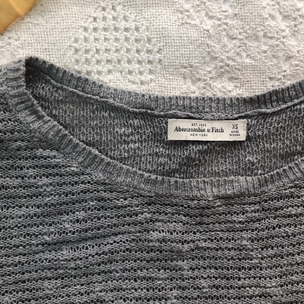 Abercrombie and Fitch cropped gray sweater with... - Depop