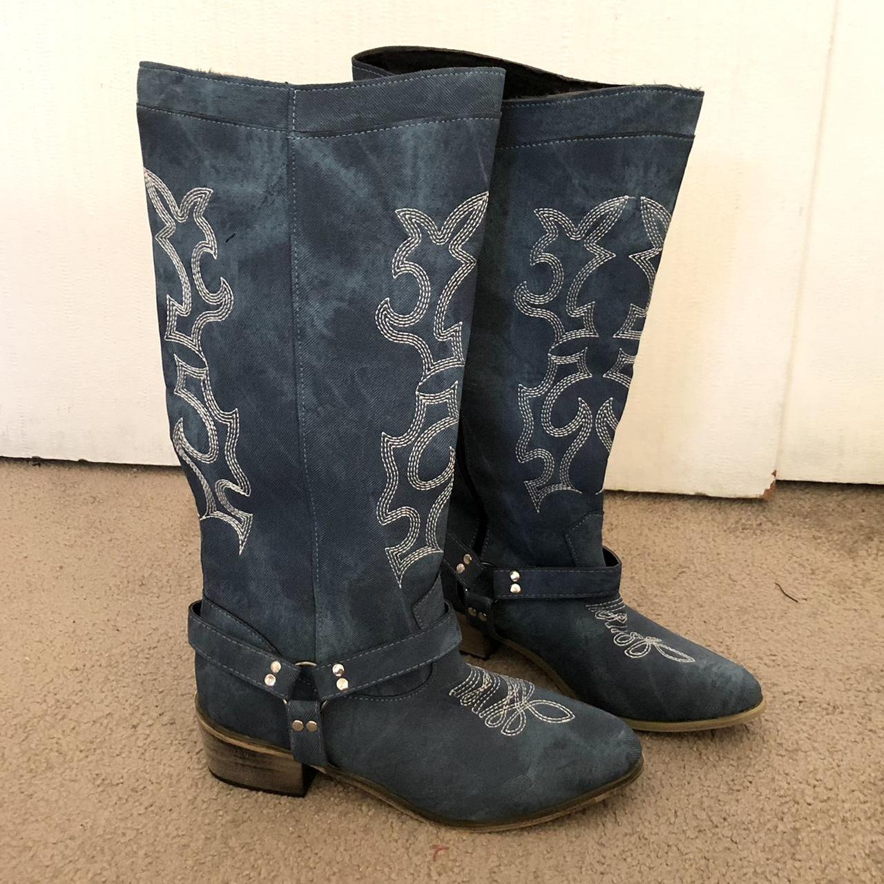 🤠BLUE EMBROIDERED COWGIRL BOOTS🤠 These size ten... - Depop