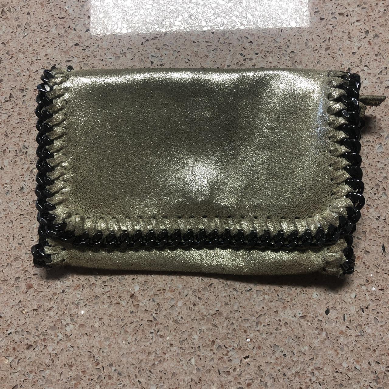 Pochette dorata pari al nuovo Depop