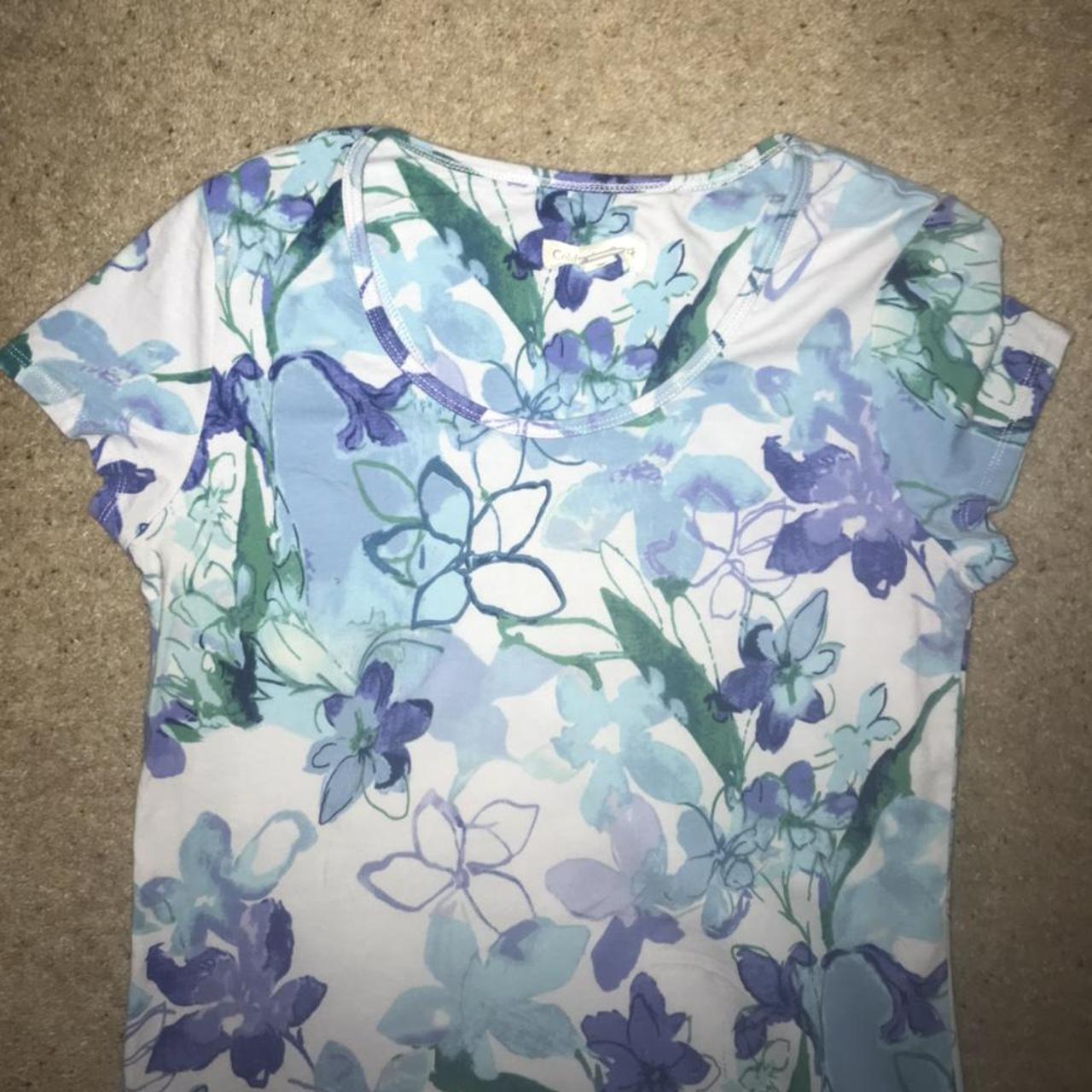 True vintage floral hibiscus style t-shirt in blue... - Depop