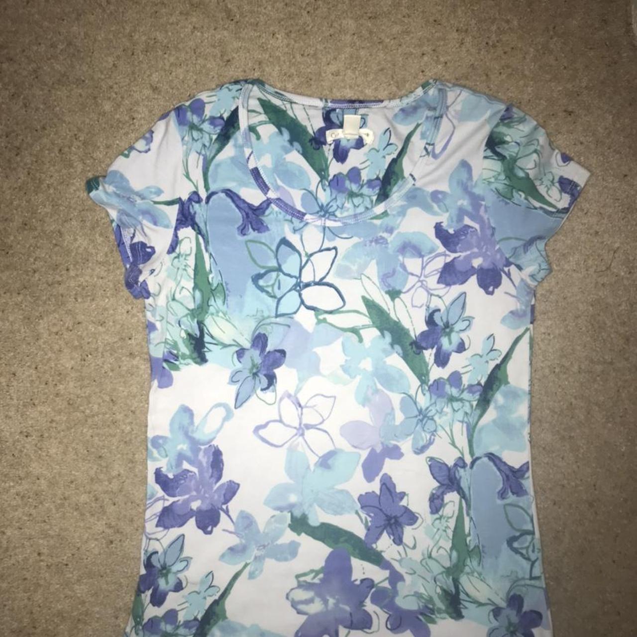 True vintage floral hibiscus style t-shirt in blue... - Depop