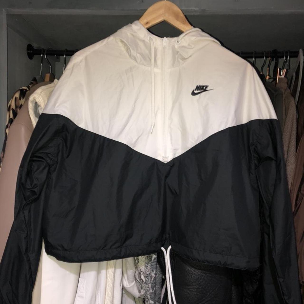 nike black and white windbreaker cropped