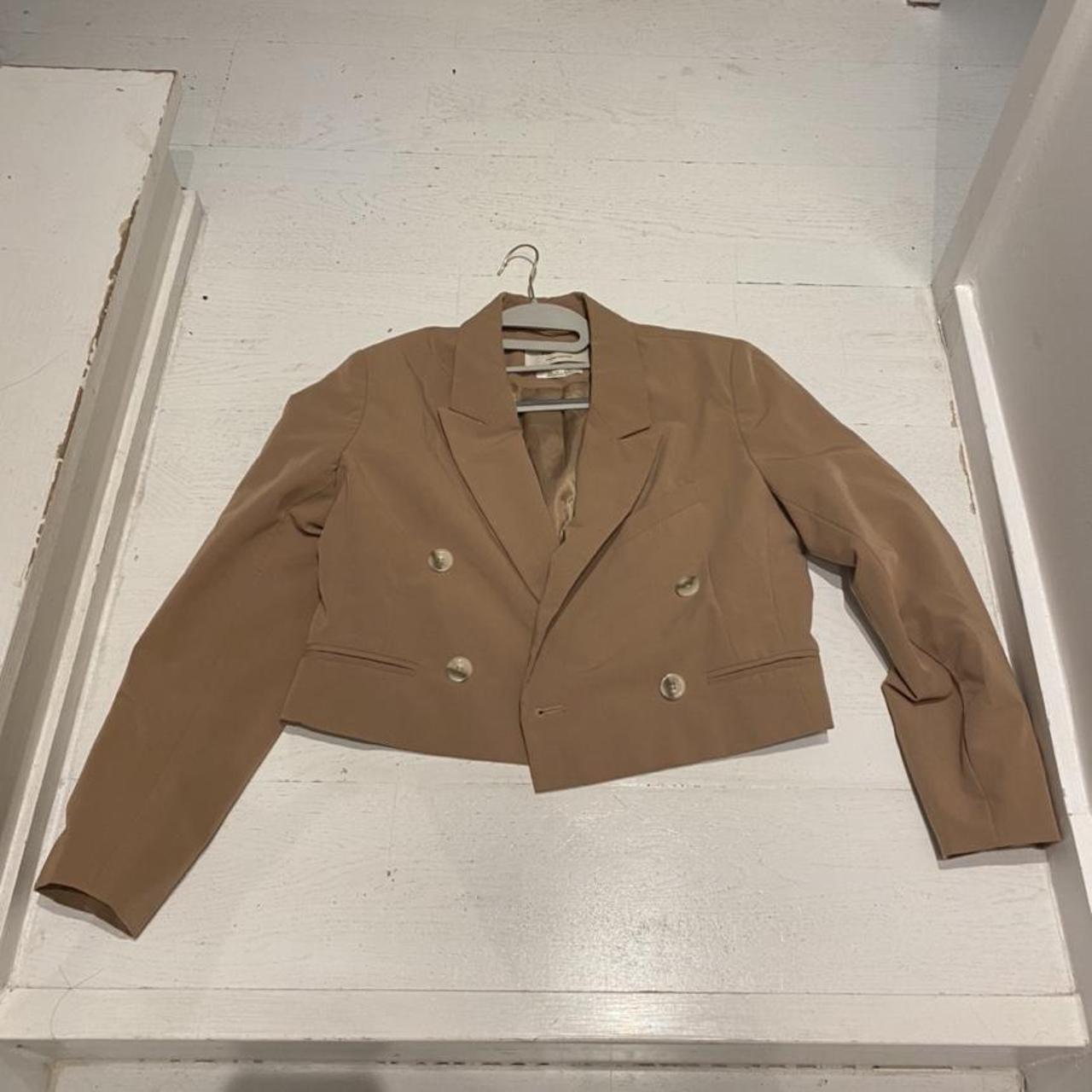 cropped blazer pull and bear