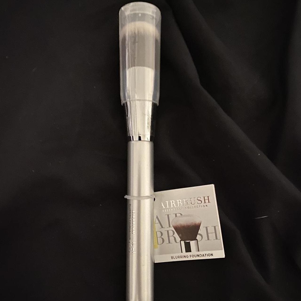 IT Cosmetics Blurring Foundation Brush. BNWT.... Depop