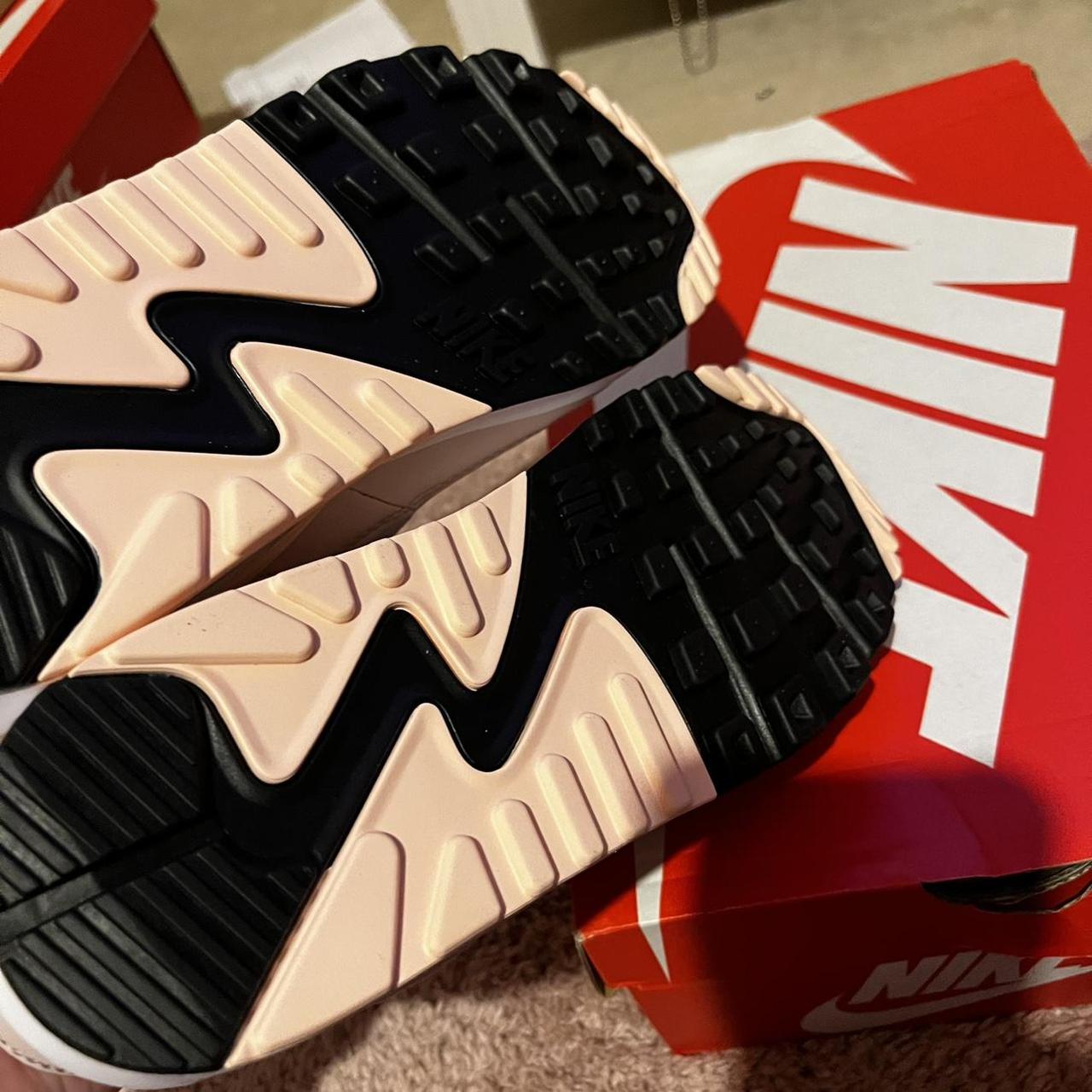 nike initiator women's pink