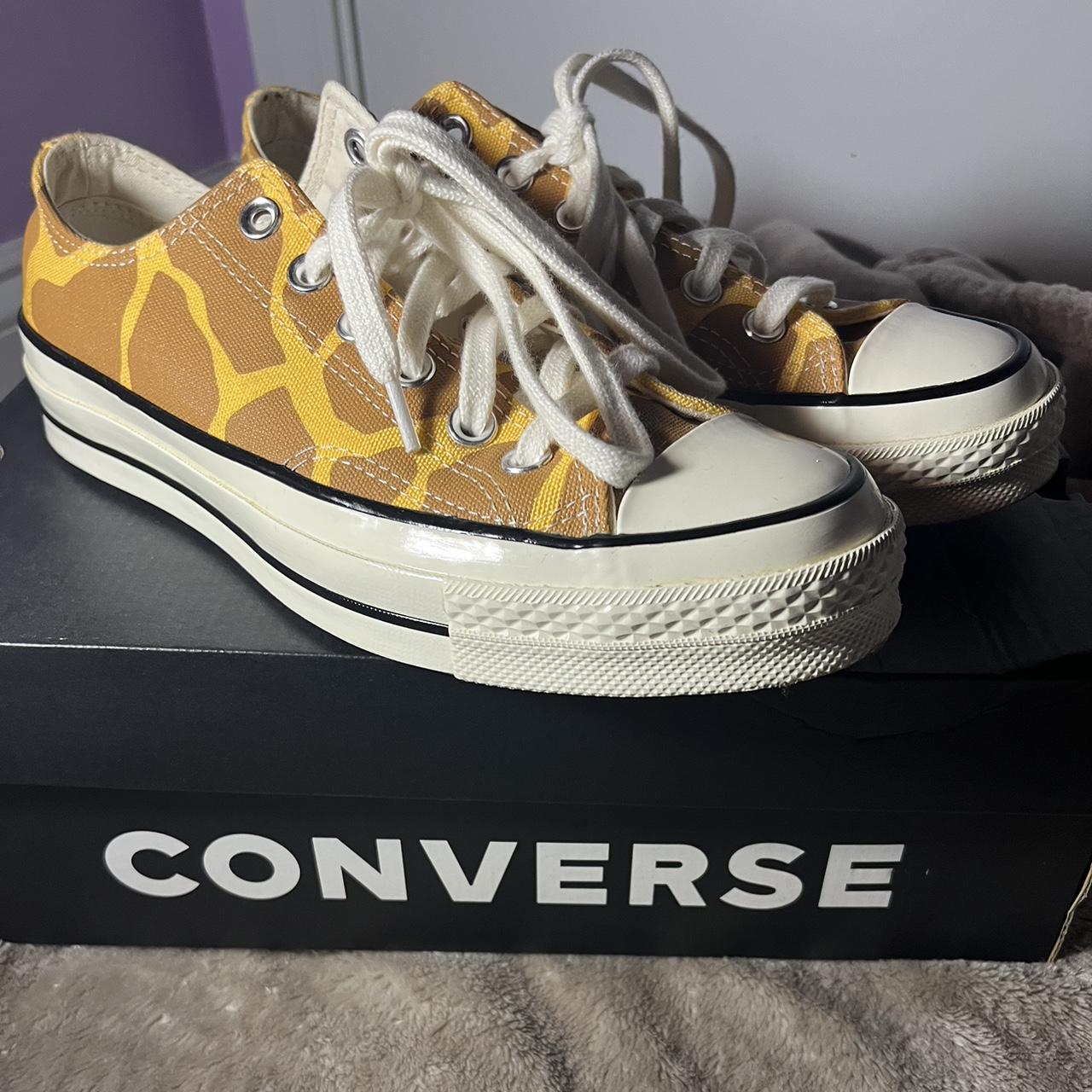 Converse deals giraffe shoes