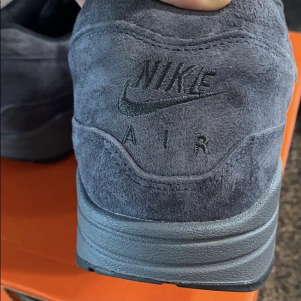 suede nike air max
