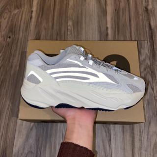 yeezy 700s static