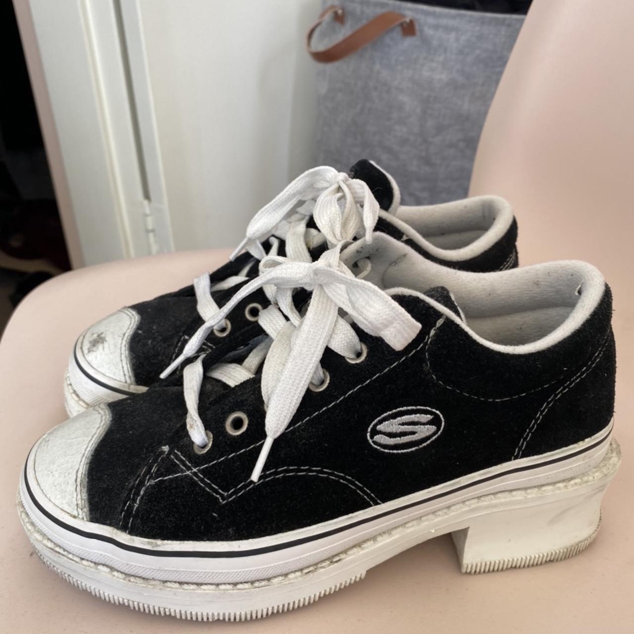 sketchers black tennis shoes