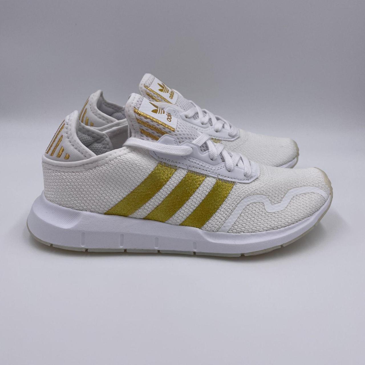 Adidas women's swift hotsell run white and gold