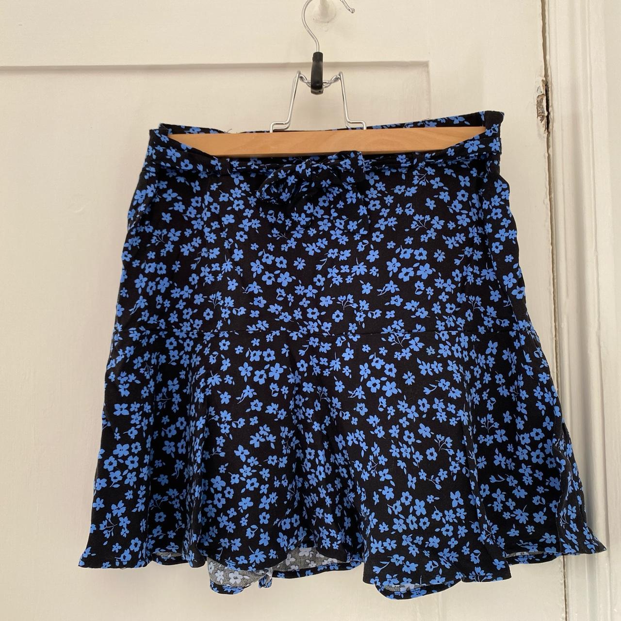 lovely flowery skirt from new look great for going... - Depop