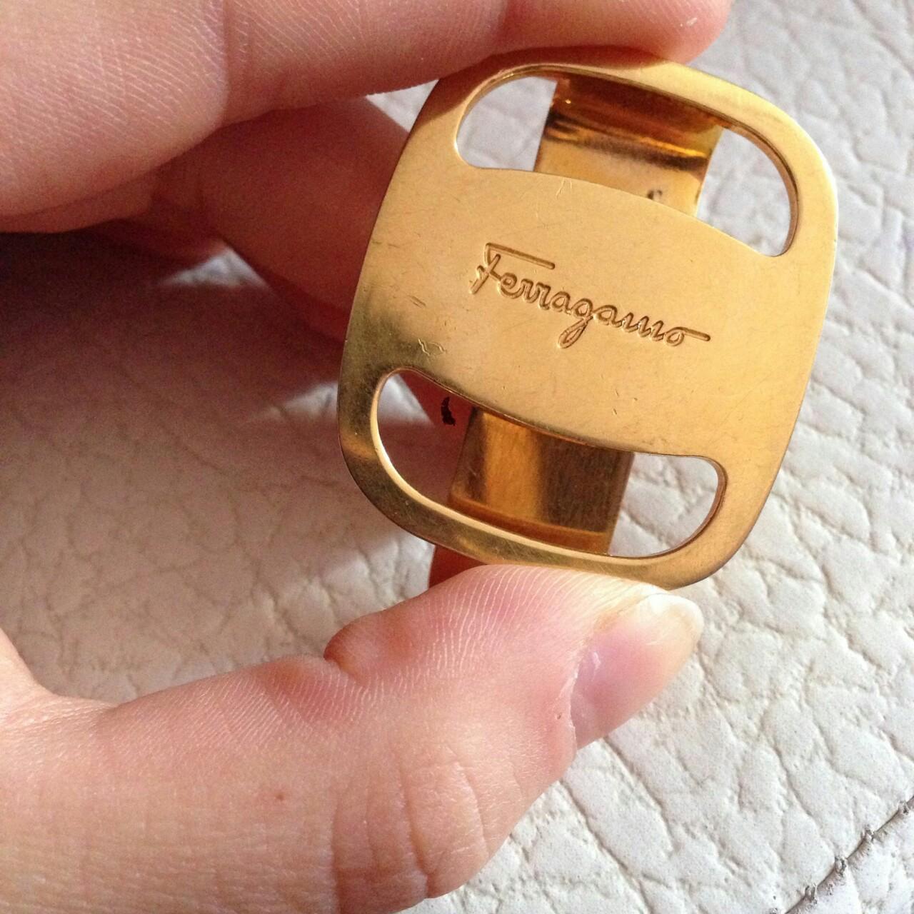 Ferma foulard e ferma soldi firmati