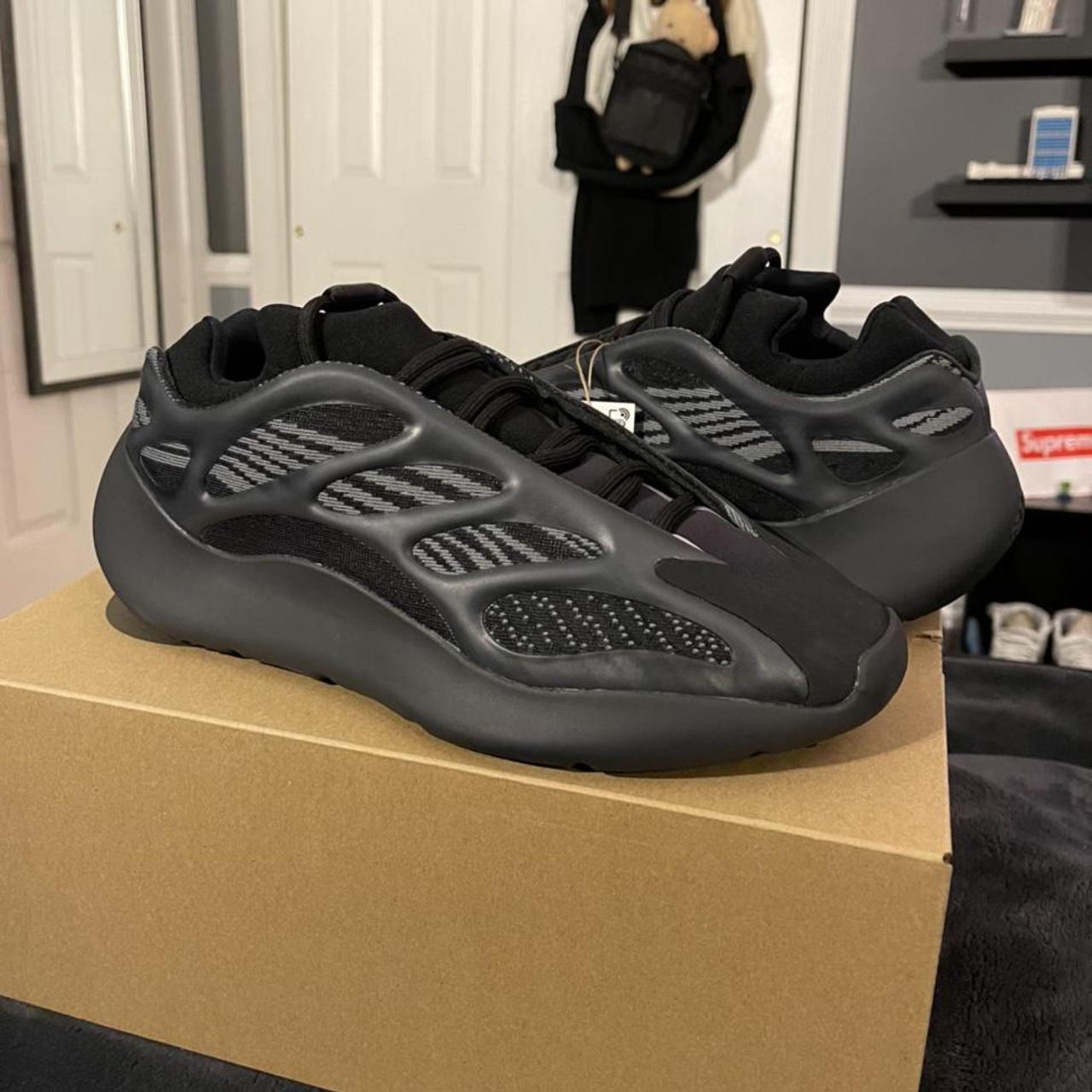 Stock yeezy clearance 700