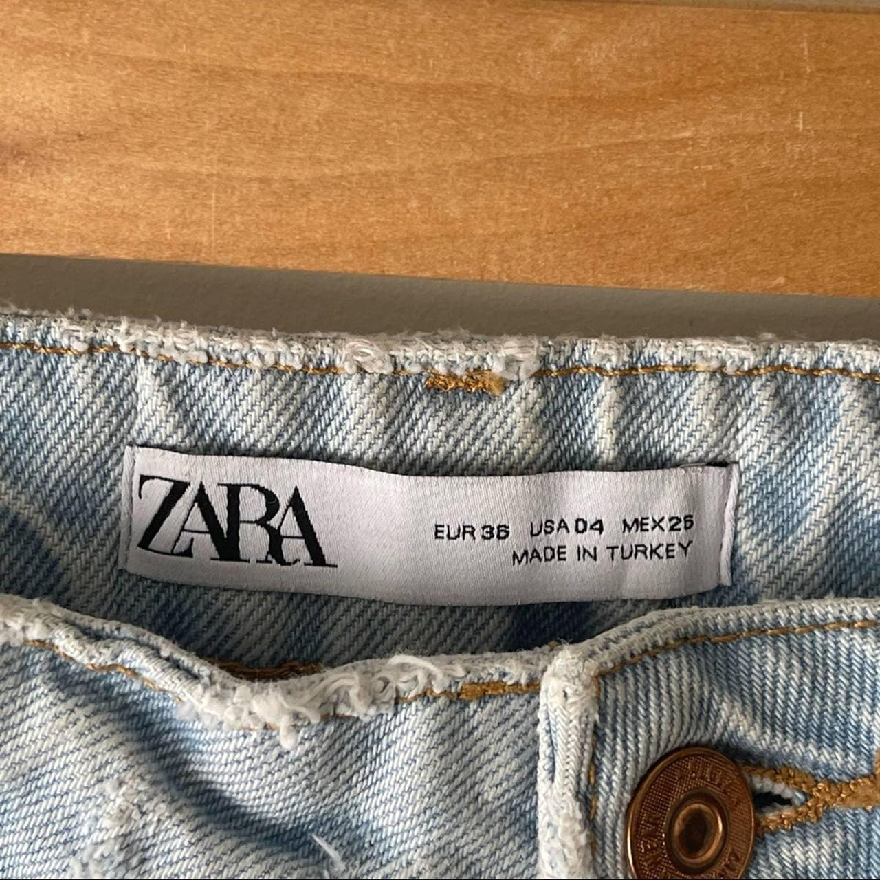 Zara Distressed Light Wash Jeans Size: 4 Fit: True - Depop