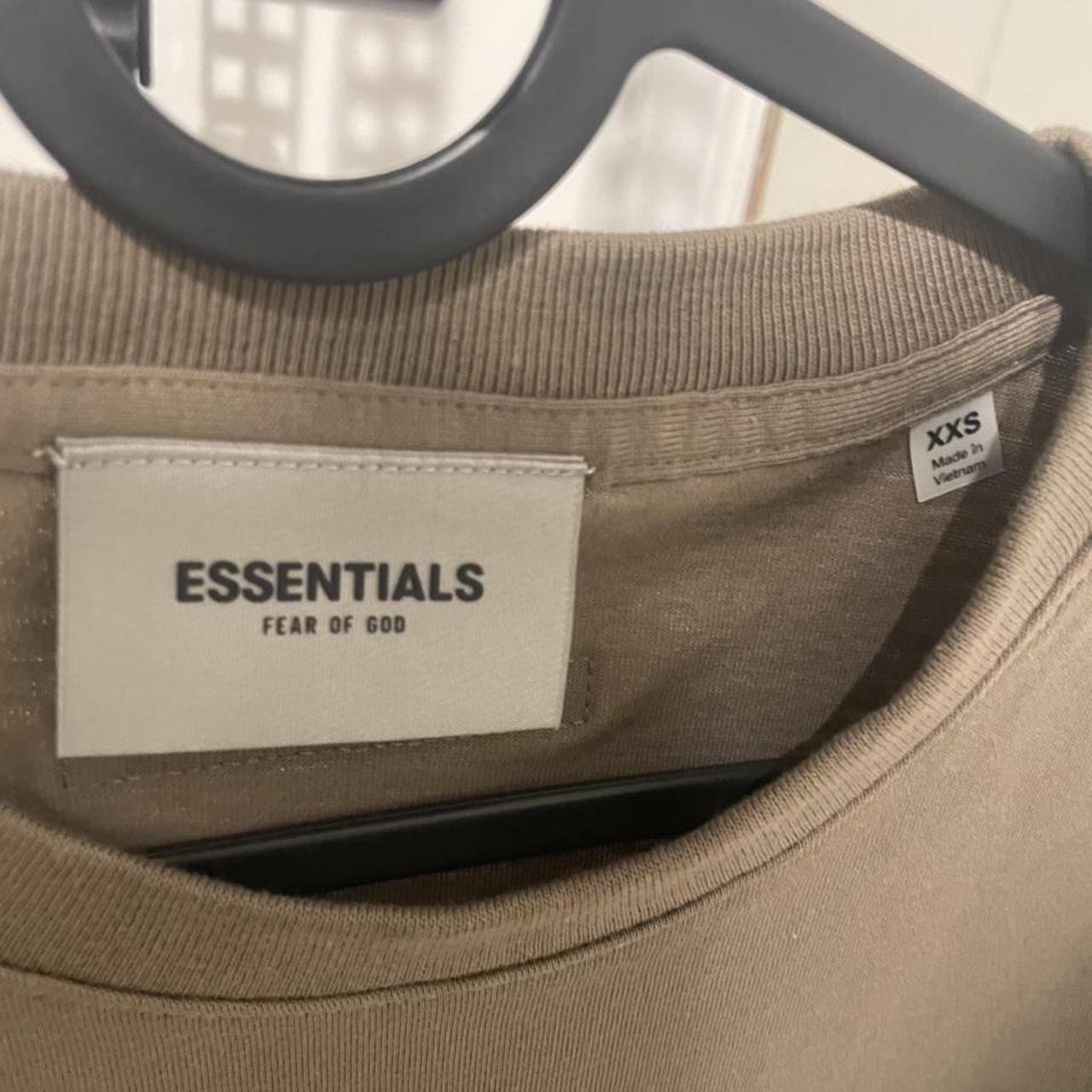 Product Image 3 - FEAR OF GOD ESSENTIALS TEE
Logo-Print