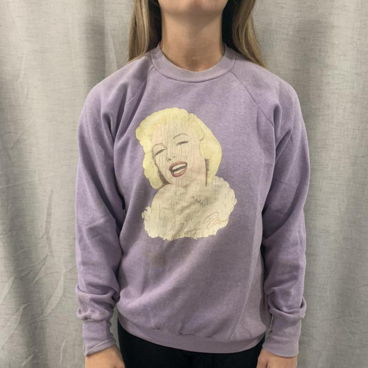 Vintage 80s Marilyn Monroe sweatshirt , Model is 5’2...