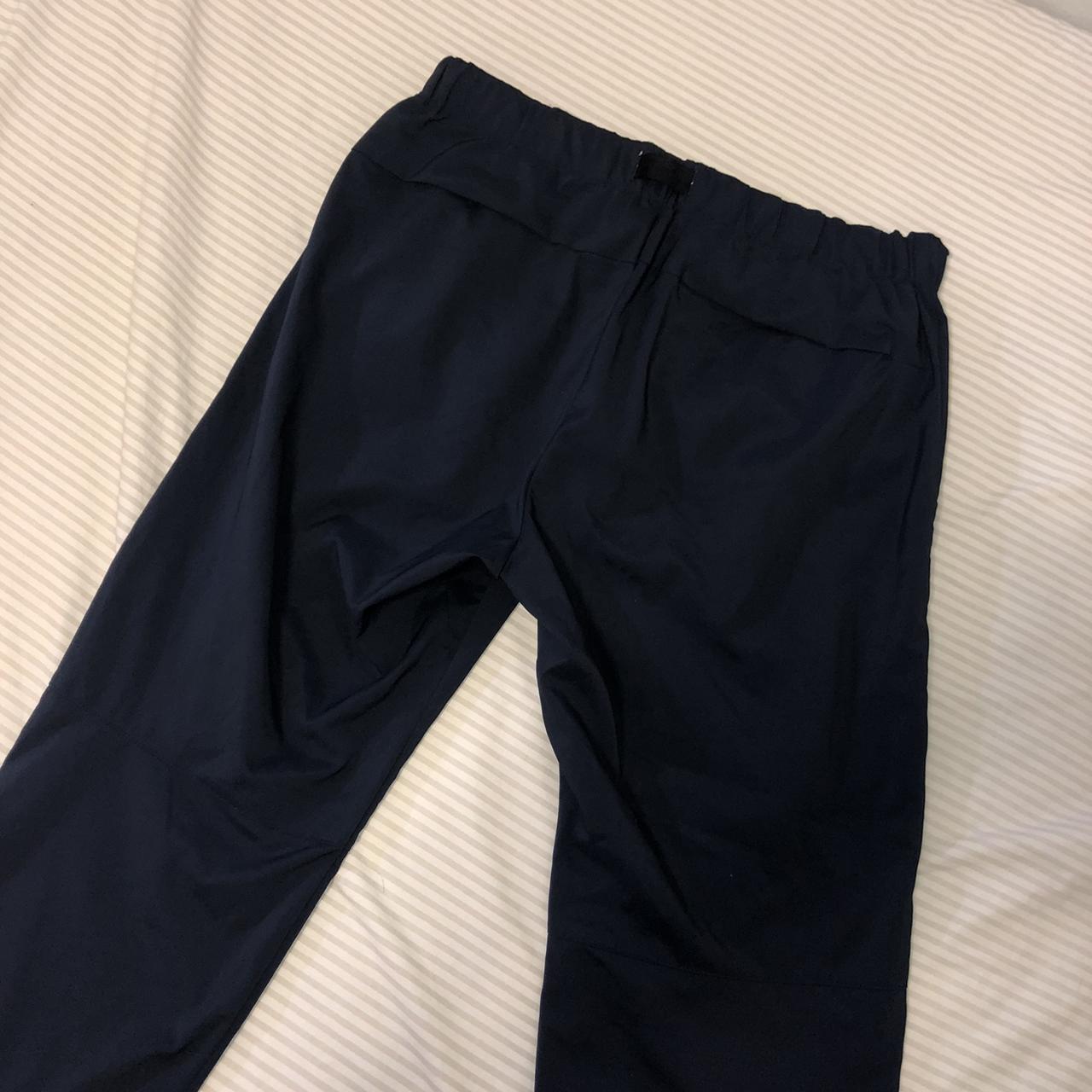 UNIQLO 3/4 NAVY MESH PANTS utility style with... - Depop