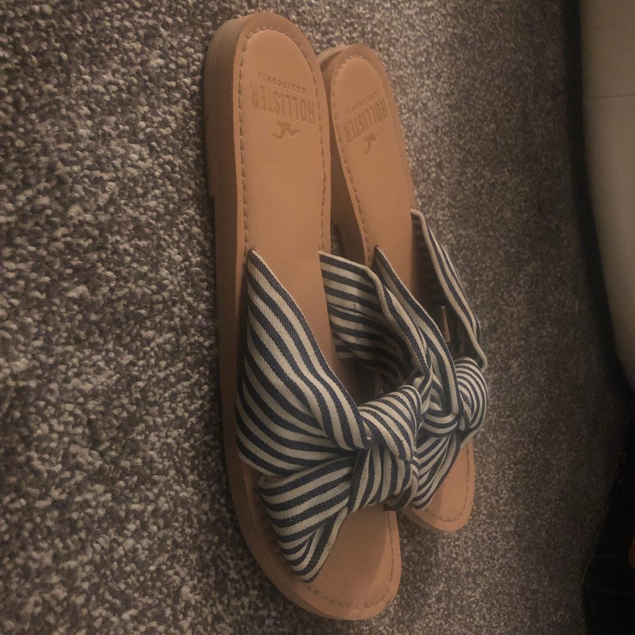 Hollister discount slide sandals