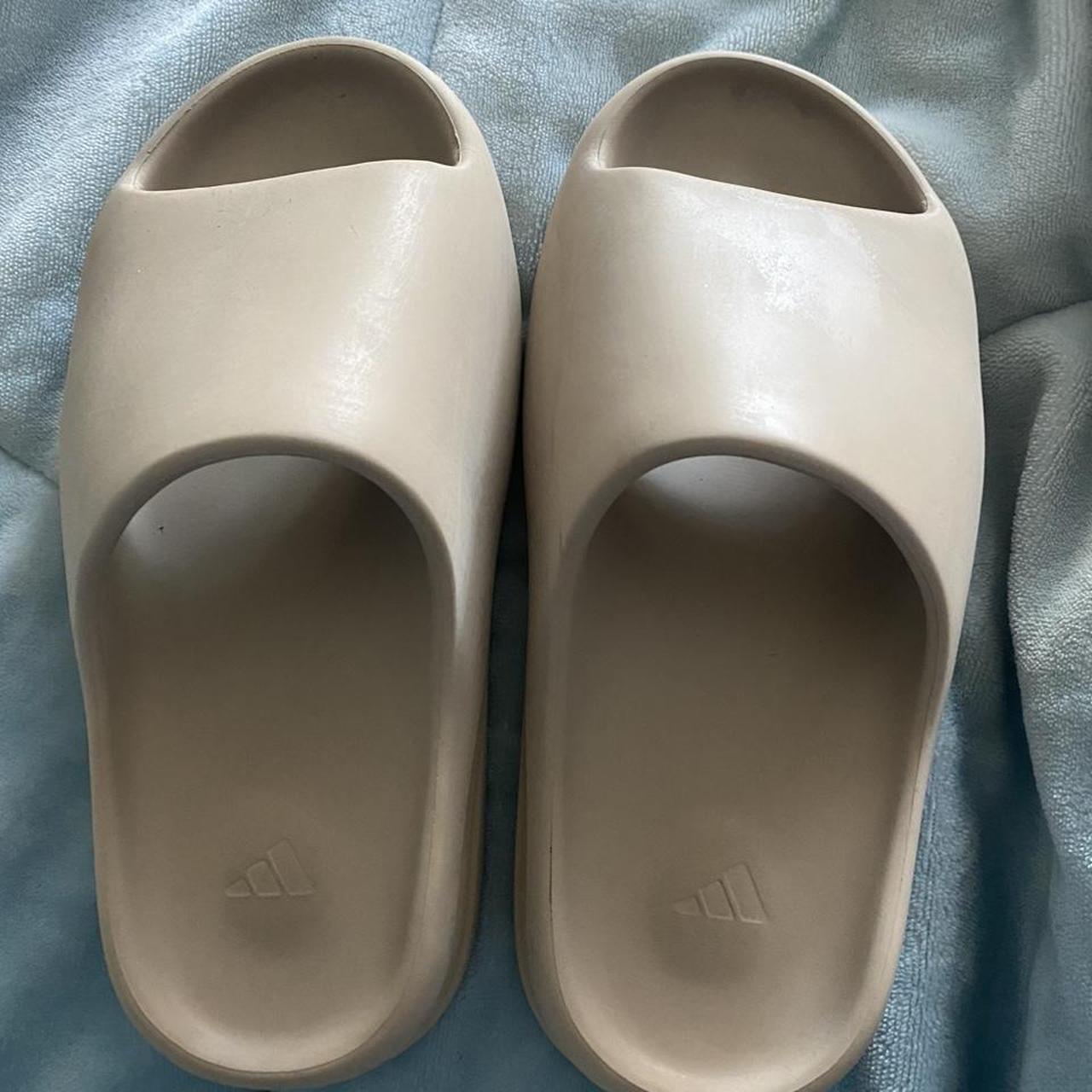 Pure Yeezy Slides - Depop