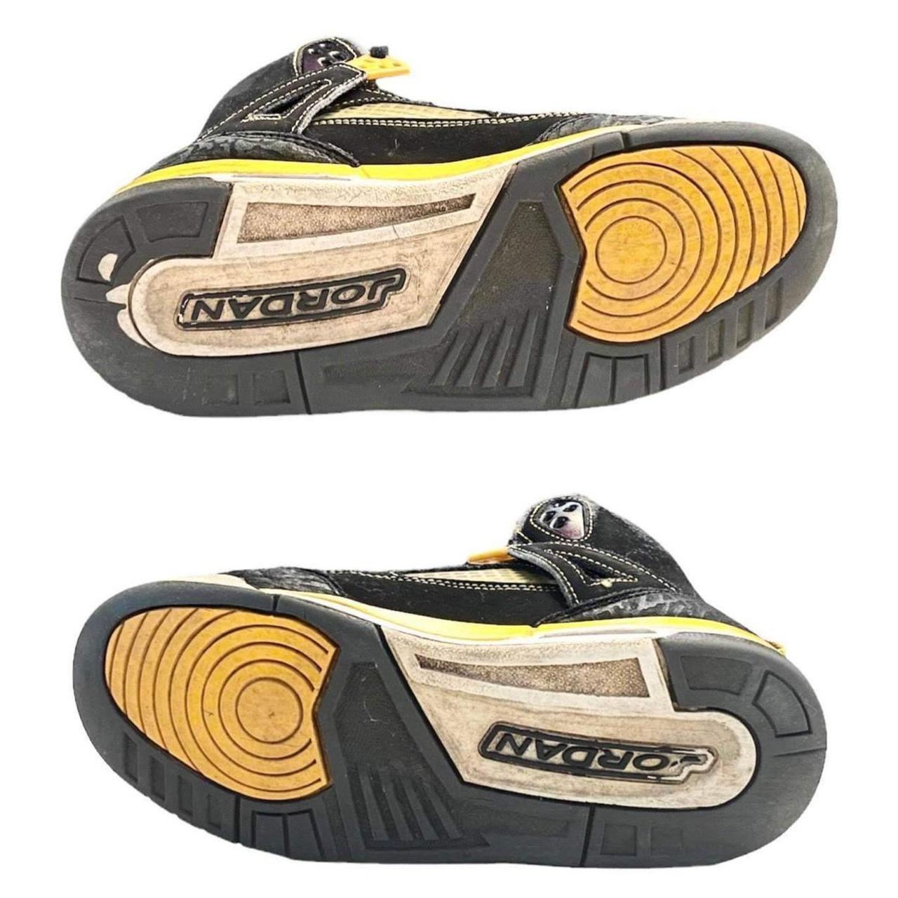 spizike black and yellow